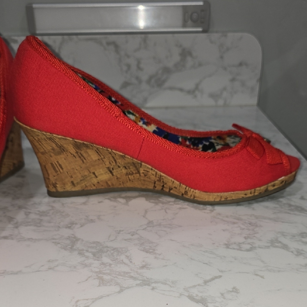 Dexflex Comfort Red Peep-Toe Wedges Woman's Size 8.5 - Picture 8 of 15